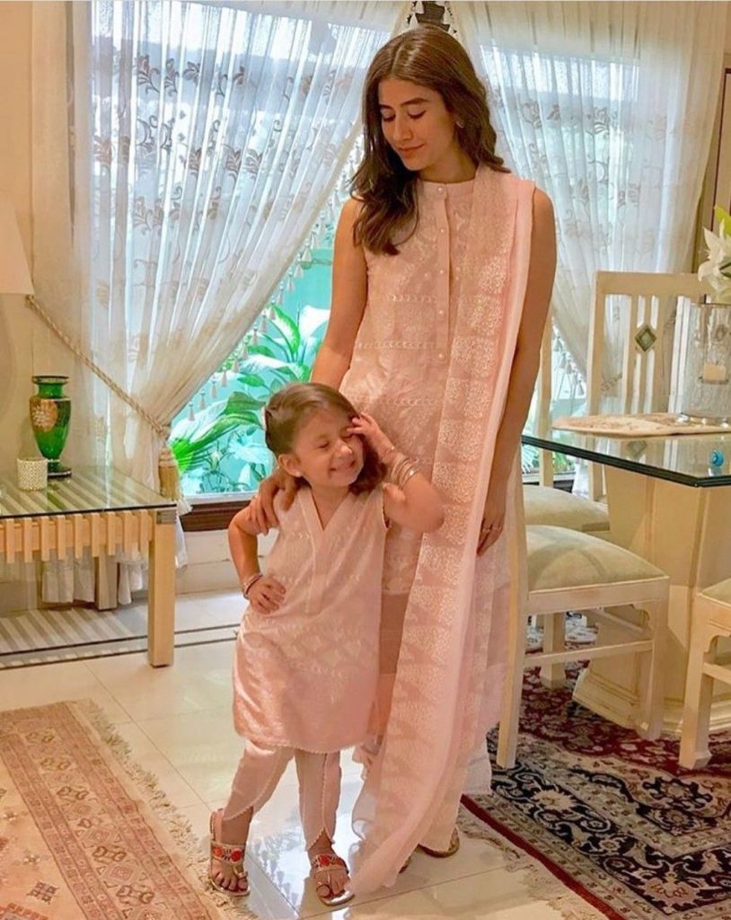 syra yousuf  and daughter