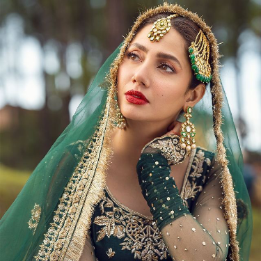 Mahira Khan poses in Green Gharara for Faiza Saqlain's latest bridal collection 2021 THE ODD ONEE Mahira Khan poses in Green Gharara for Faiza Saqlain's latest bridal collection 2021 THE ODD ONEE