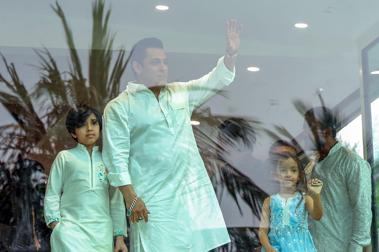 Salman Khan greets fans on Eid, this time from behind the bullet-proof glass