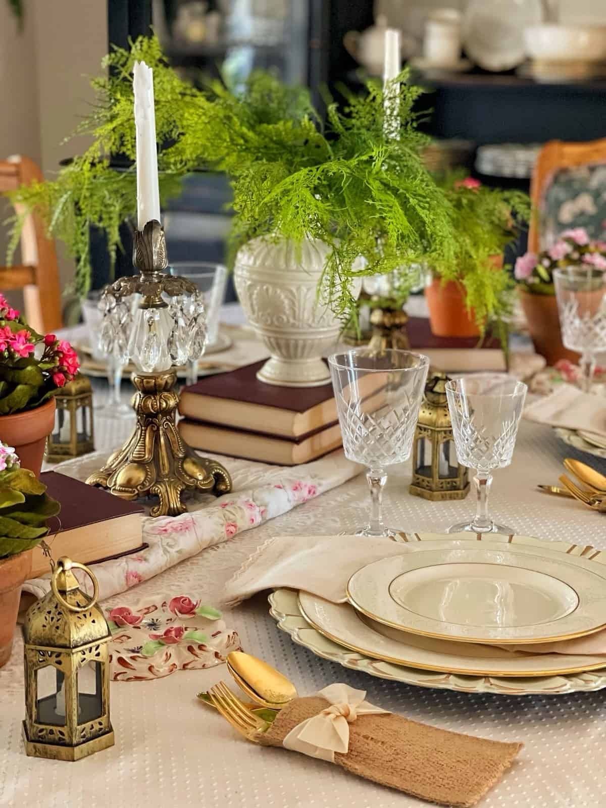 Luxurious and Cozy Summer Dining Table Decor Ideas – THE ODD ONEE