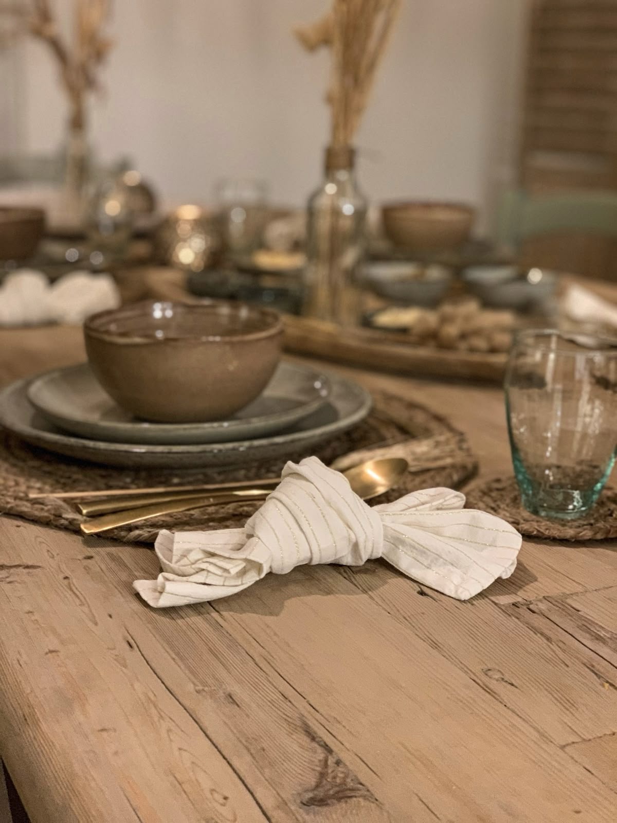 Luxurious and Cozy Summer Dining Table Decor Ideas – THE ODD ONEE